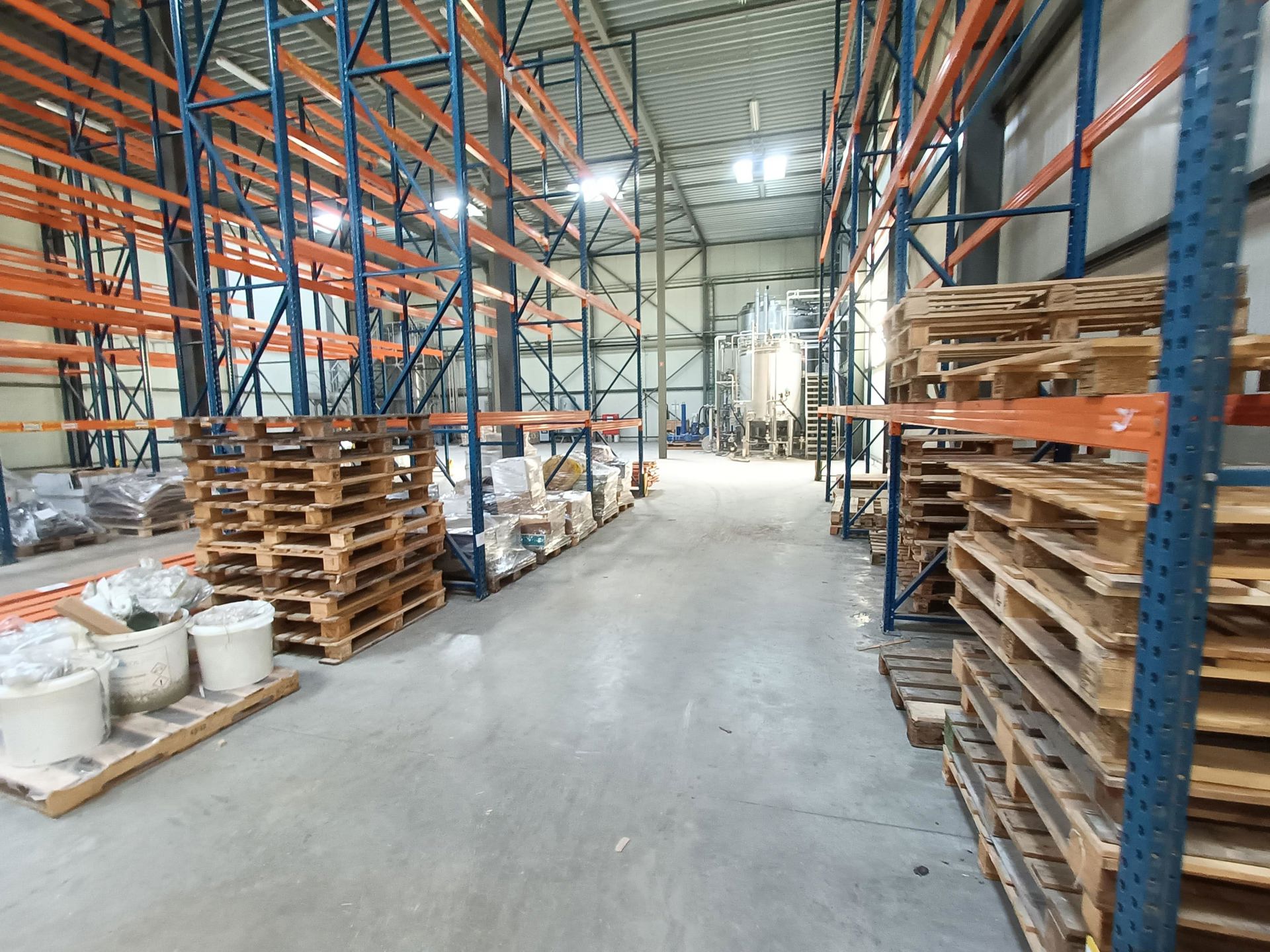 Industrieel gebouw te huur in Malle foto 8