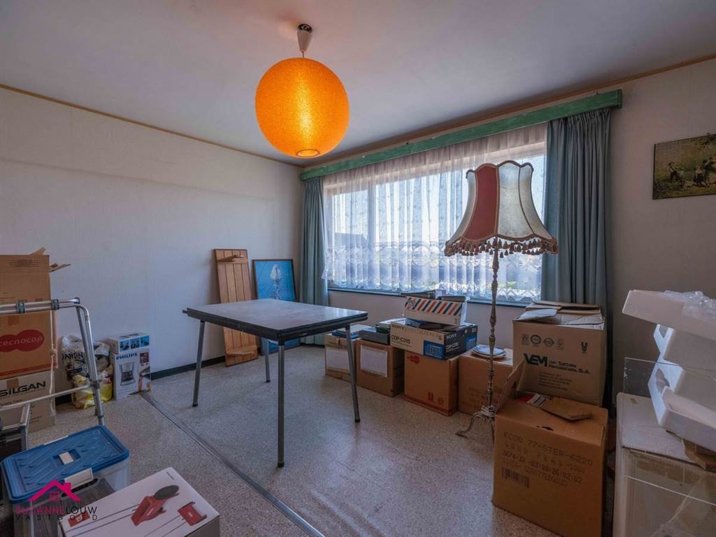 Vrijstaande woning, te renoveren naar eigen smaak en wensen foto 29