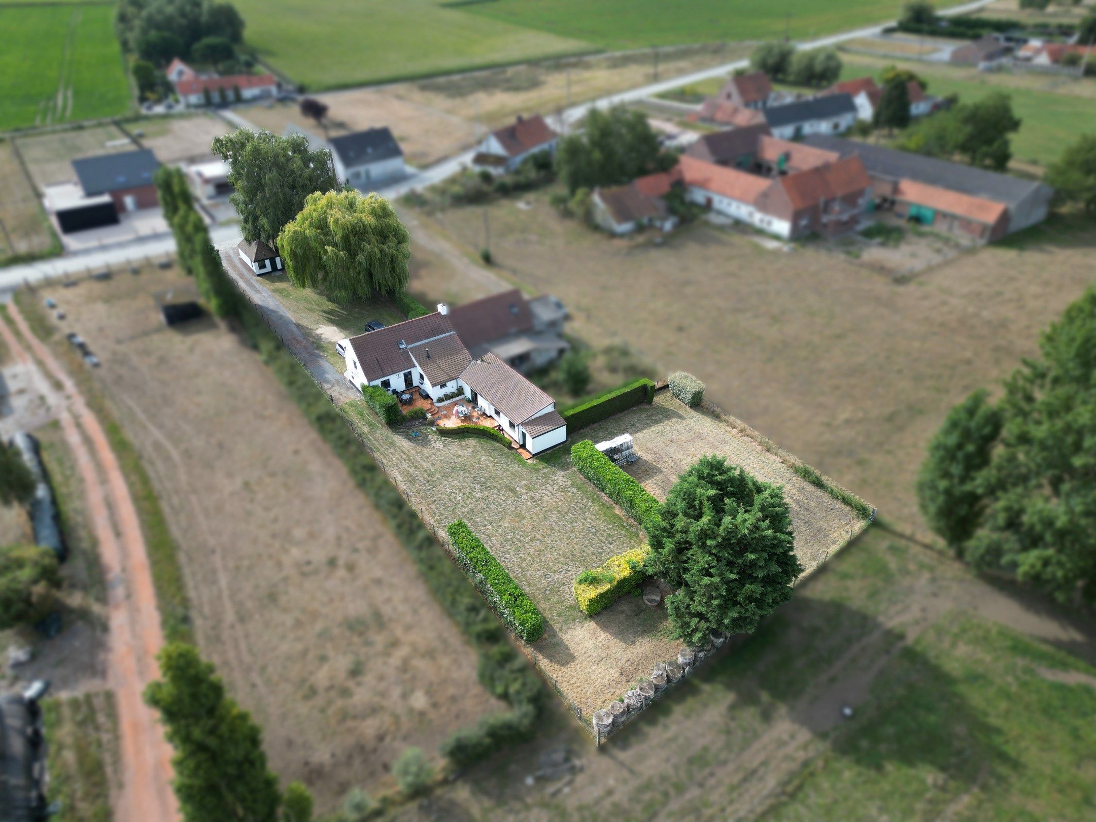 LANDELIJK GELEGEN WONING OP 1.743 M² foto 3