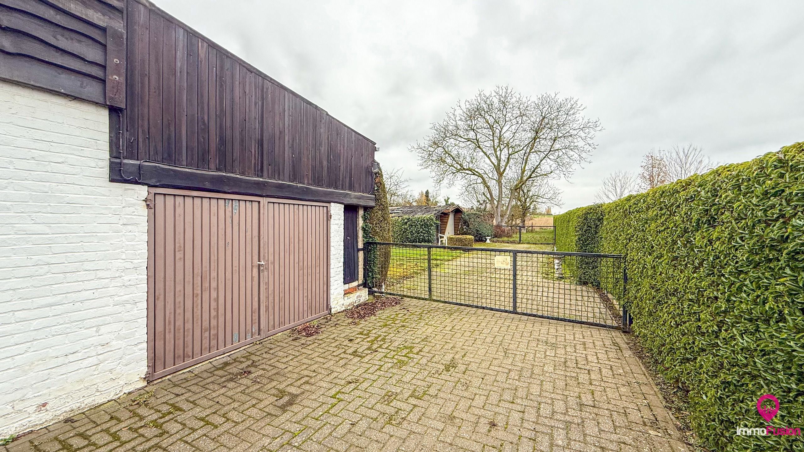 Bungalow met grote werkplaats en weide op 42 are in Alken foto 32