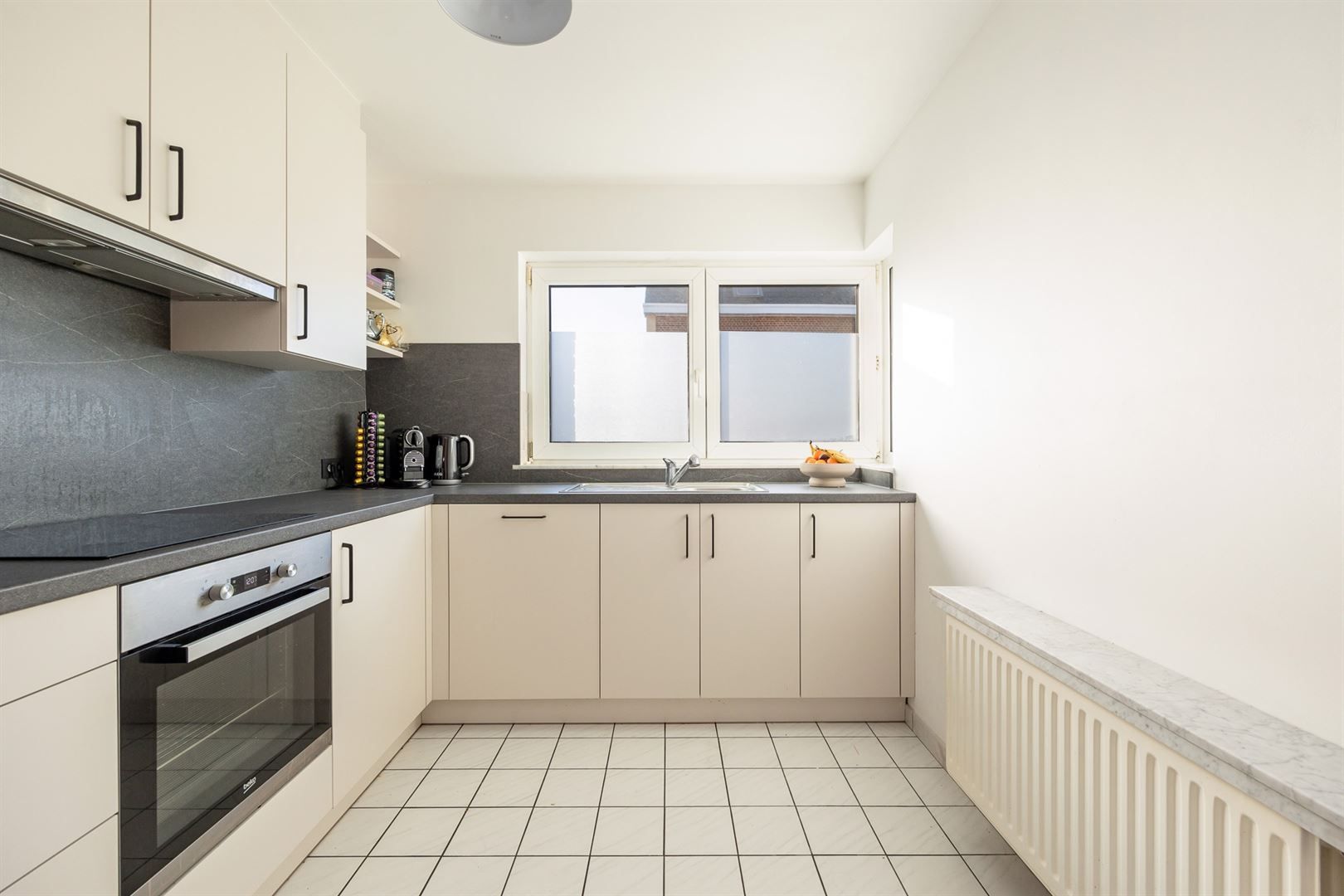 Goed gelegen appartement. Instapklaar! foto 8