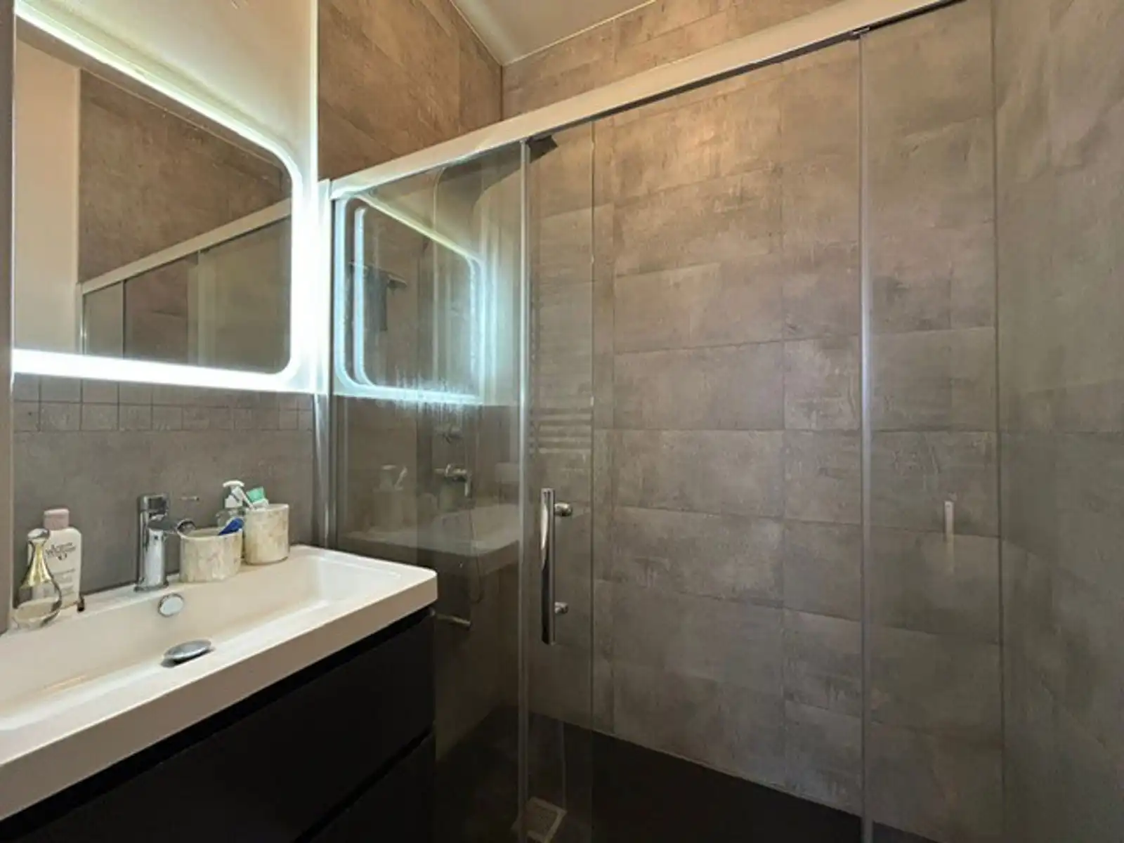 Trendy gemeubeld appartement in Sint-Andries  foto 7