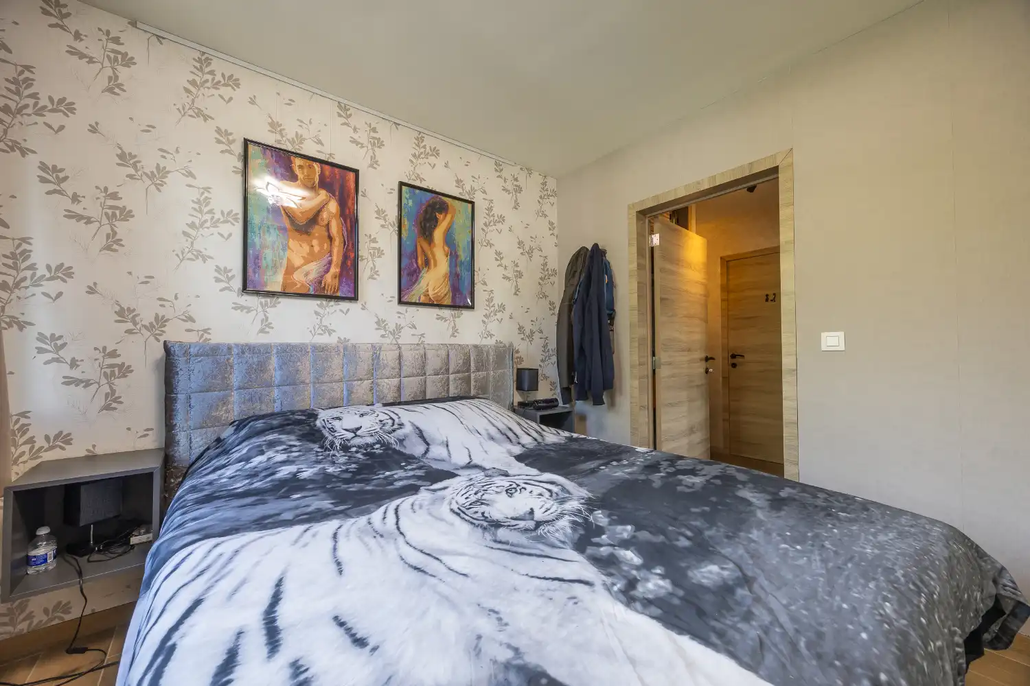 Ruim 3-slaapkamer appartement met garage te koop in Oostende foto 14