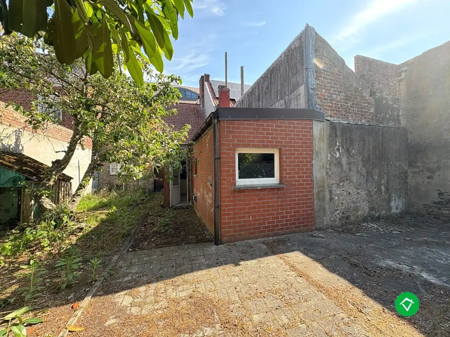 Projectgrond in centrum Koekelare – voormalig handelspand foto 9