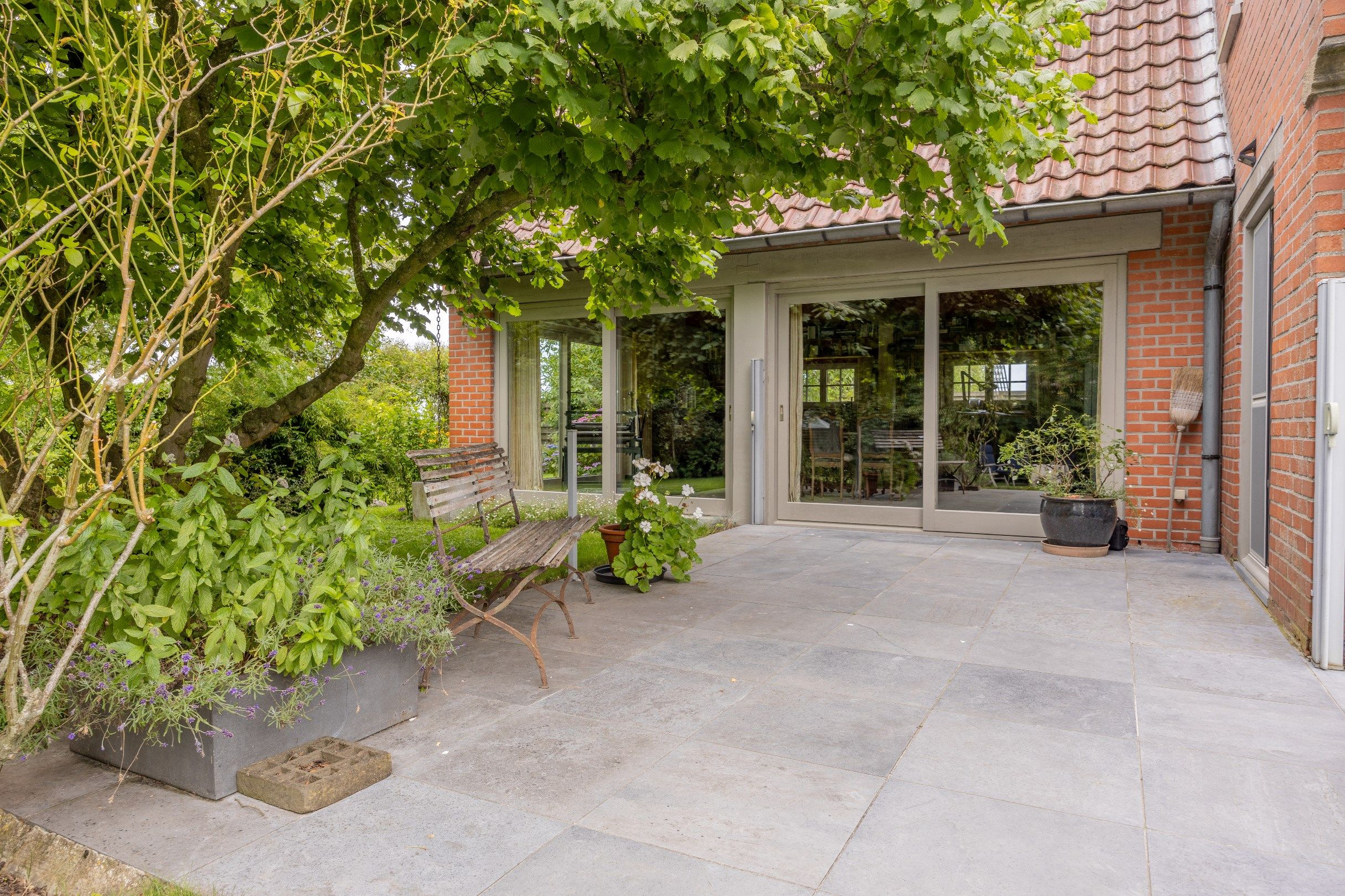 CHARMEVOLLE VILLA OP 1.929 M² MET ZWEMBAD foto 17