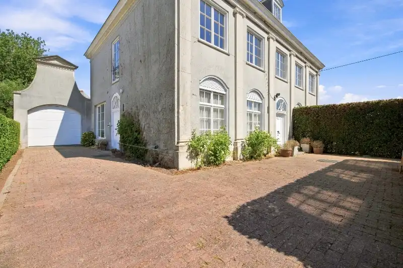 Hoofdfoto van de publicatie: Villa