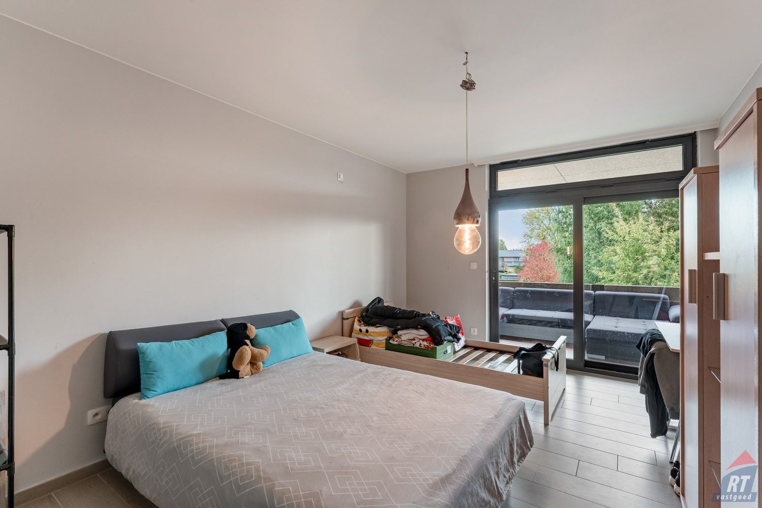 Opbrengsteigendom bestaande uit 2 handelsruimtes en een ruim appartement foto 10