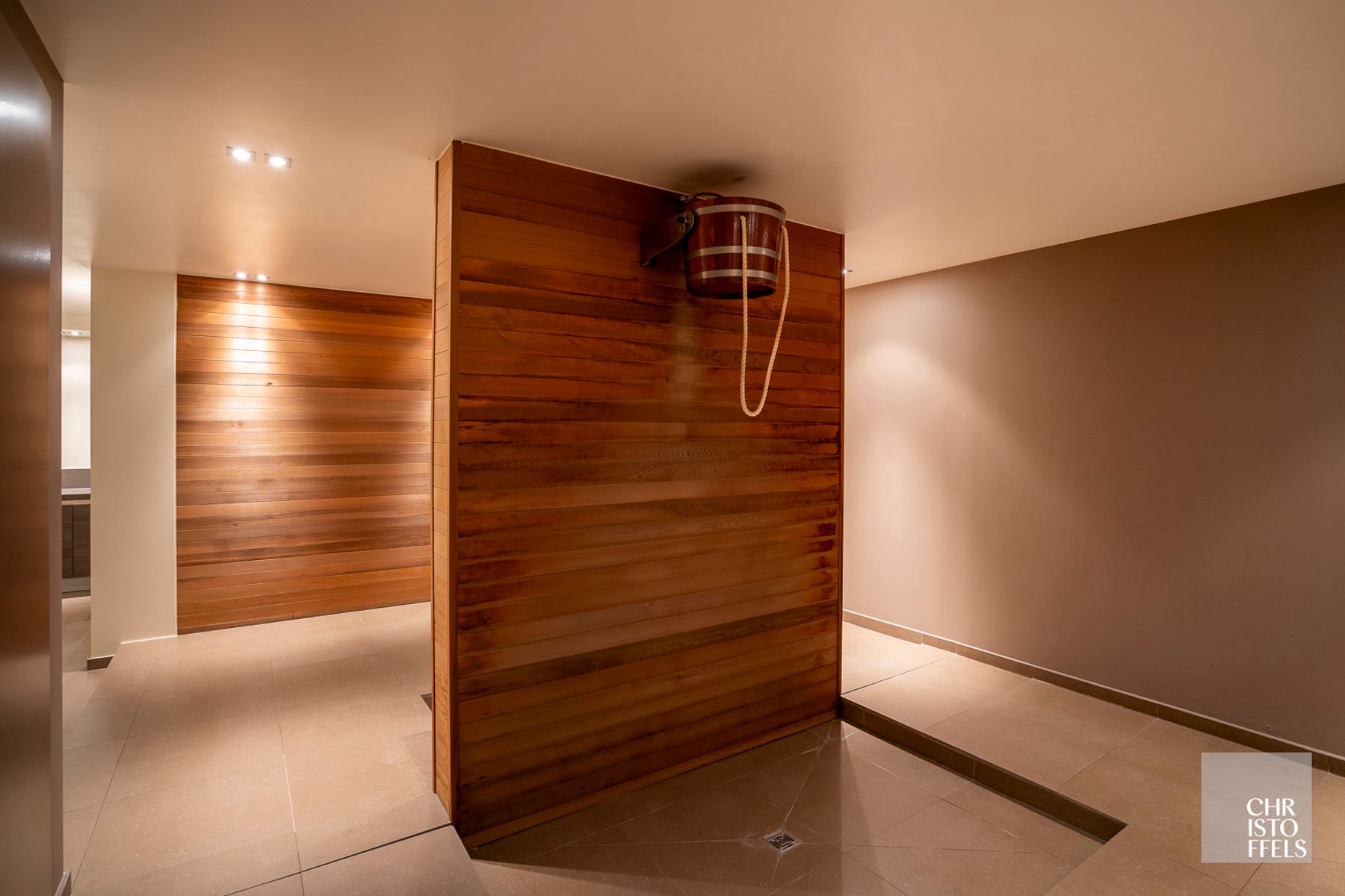 Exclusief villa-appartement (183m²) met privé tuin gelegen in een afgesloten park met buitenzwembad. foto 28