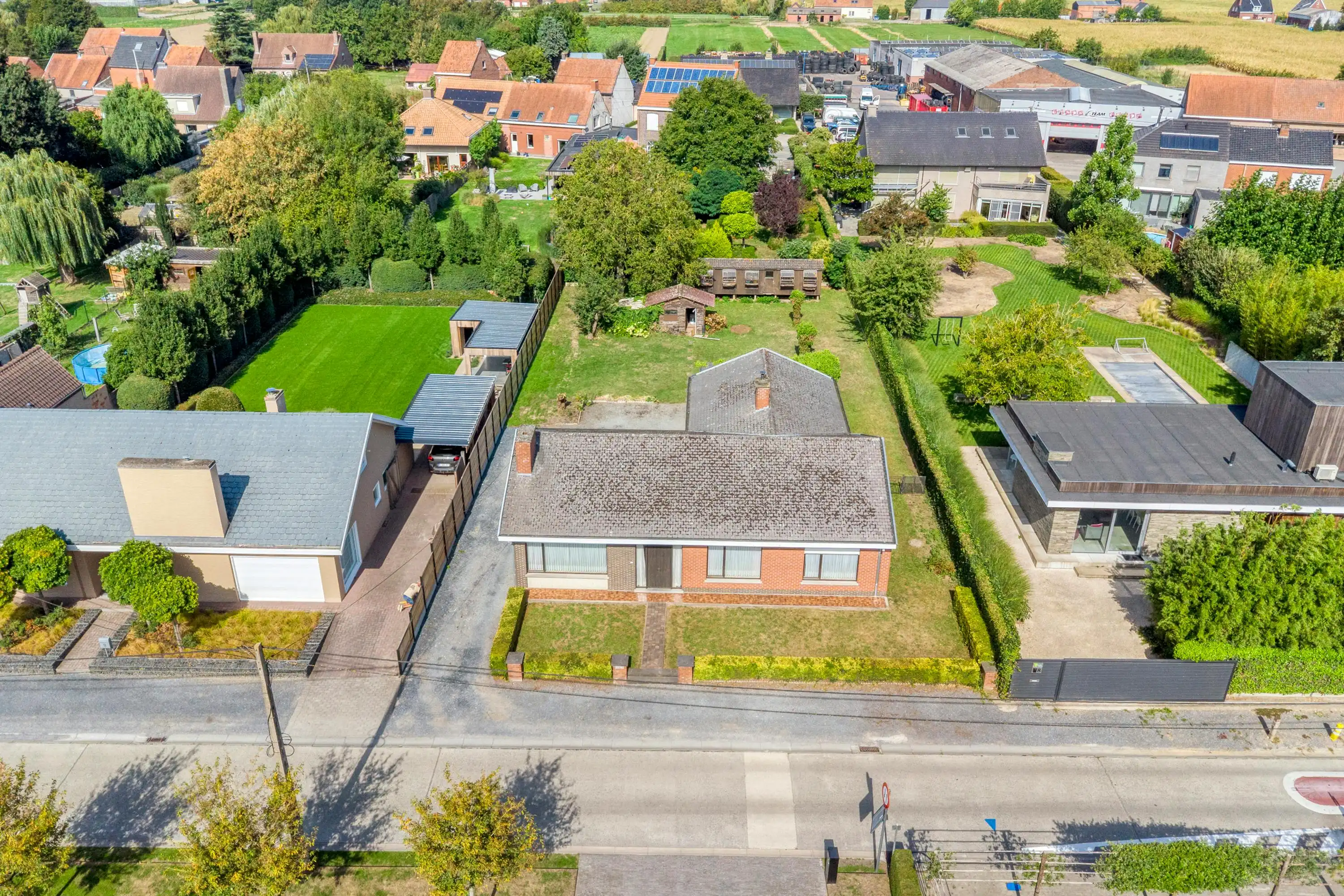 Alleenstaand huis op prachtig stuk grond van 1.037m² in Dentergem foto 3