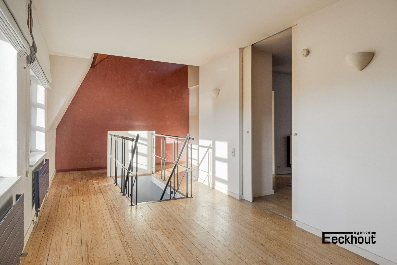 Ruime halfopen woning met prachtige aangelegde tuin en carport voor 2 wagens! foto 19