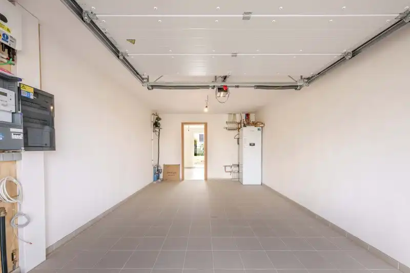 Prachtige, verrassend ruime nieuwbouwwoning met 3 slaapkamers én inpandige garage te koop in Dentergem! foto 12