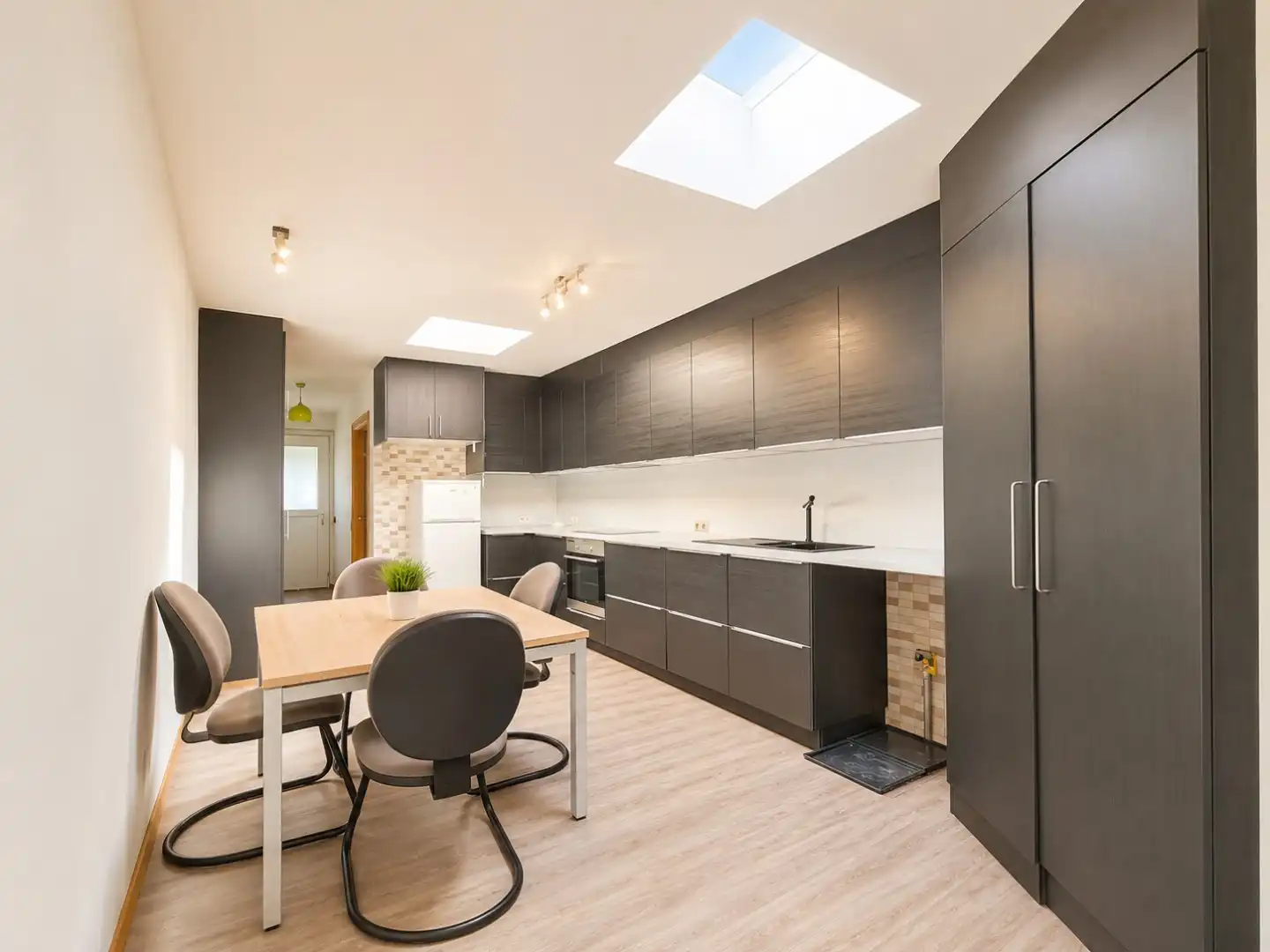 Woning met tuin en zonnepanelen te Lokeren foto 3