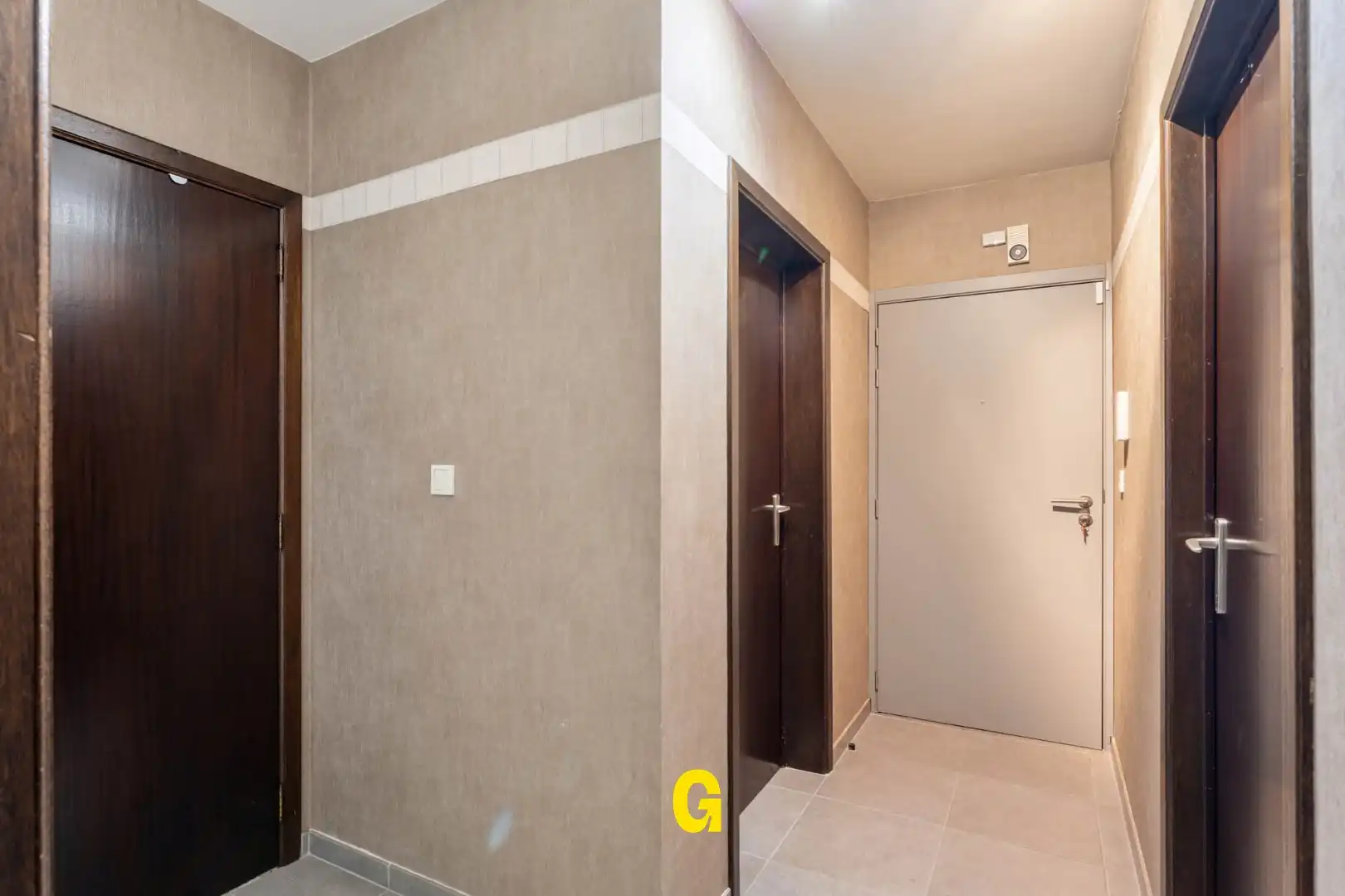 Twee slaapkamer appartement met mooi terras, 2 standplaatsen en mogelijkheid tot het bijkopen van extra berging of hobbyruimte foto 3