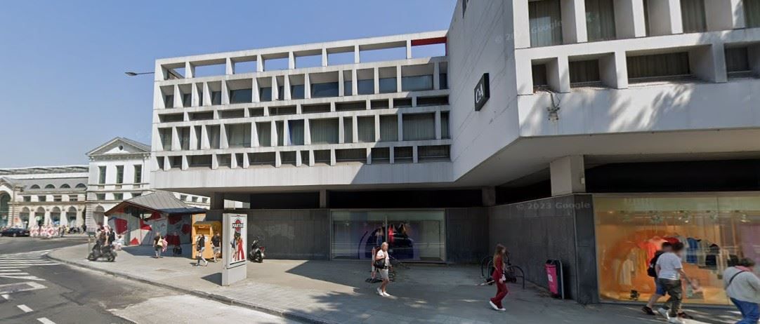 COMMERCIEEL PAND NABIJ MC DONALDS foto 2