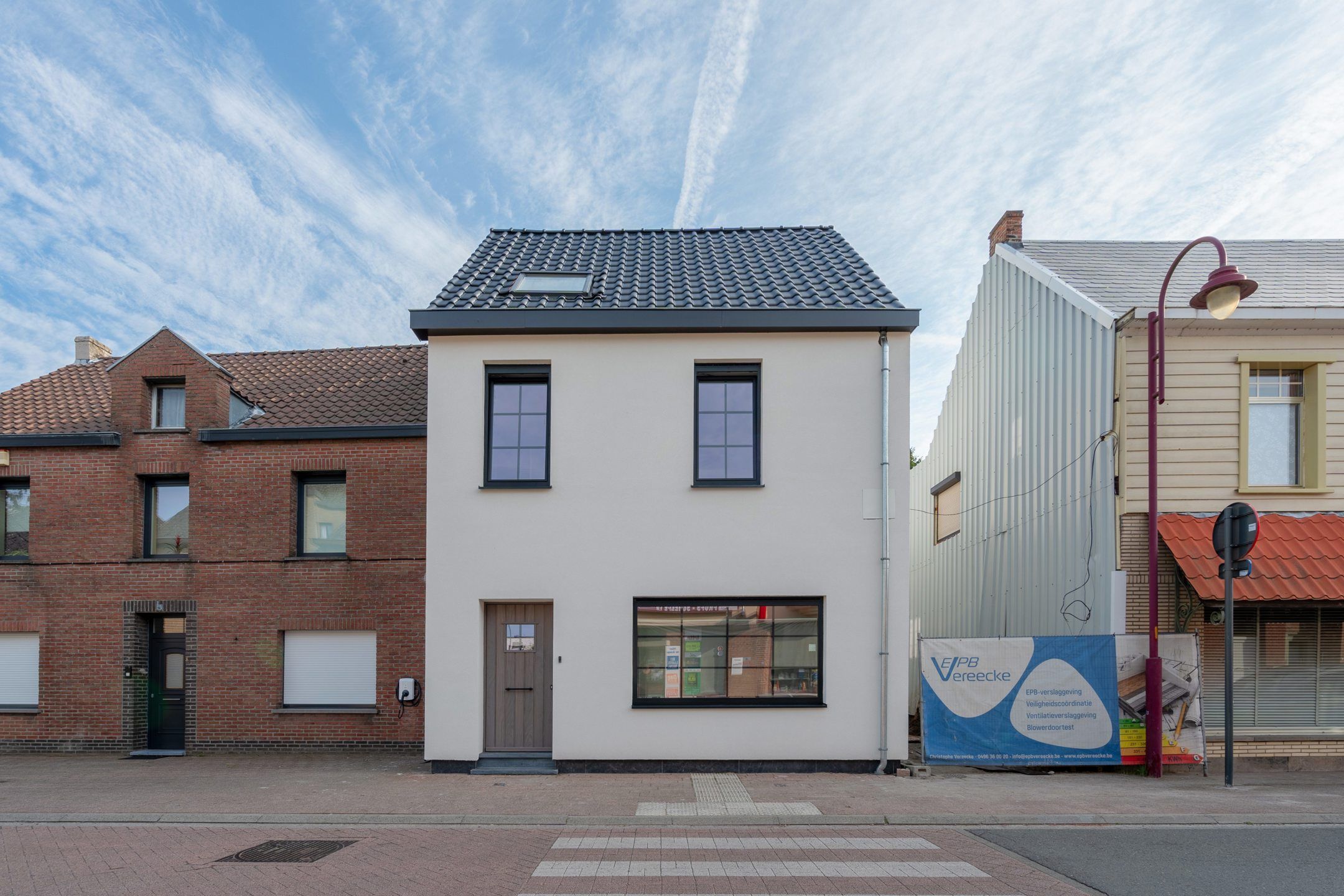 Volledig gerenoveerde woning met 4 slaapkamers & 2 badkamers foto 1