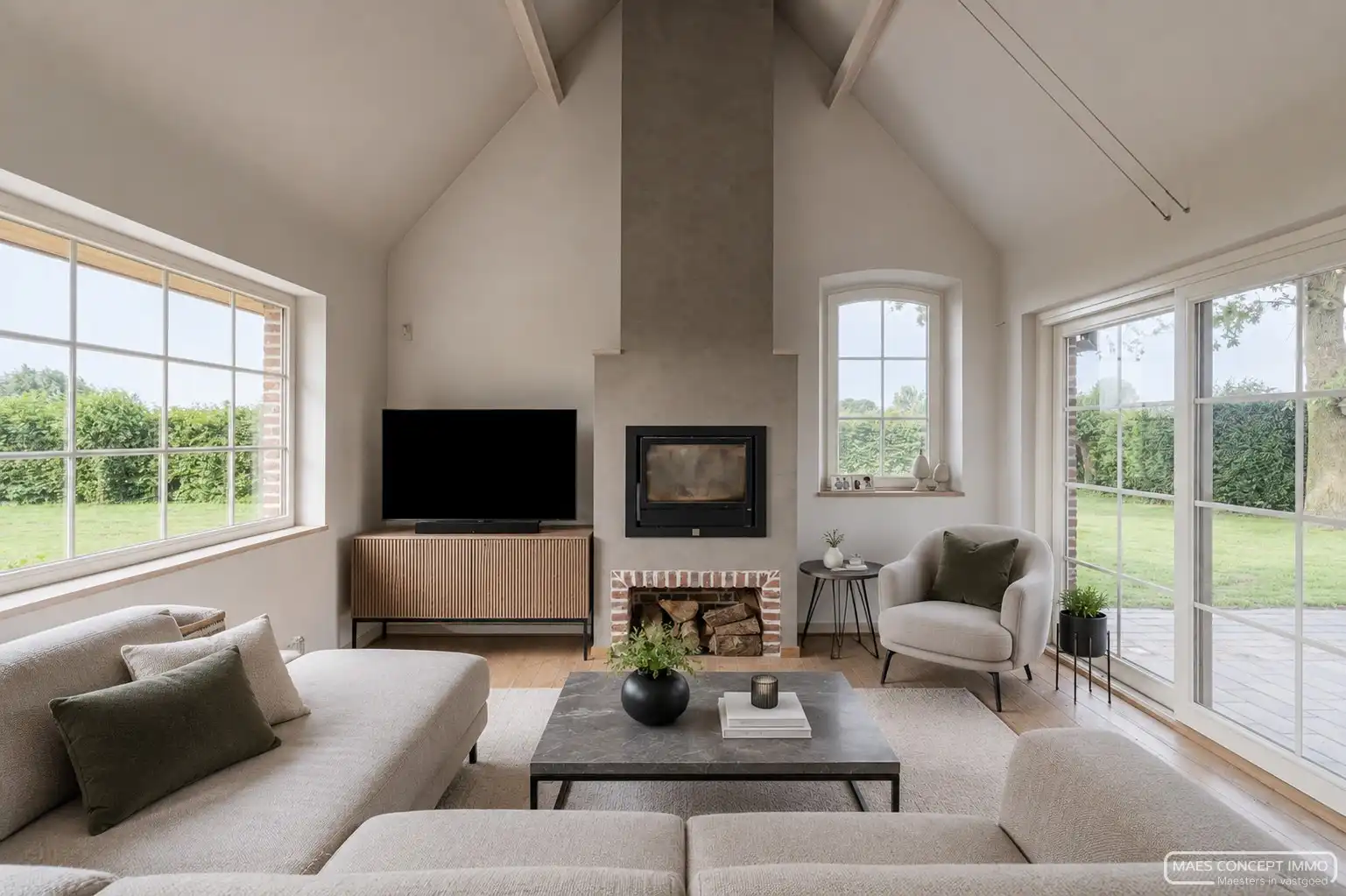 Uitzonderlijk gelegen villa met polyvalent bijgebouw op 3500 m², omringd door groen en landerijen foto 6