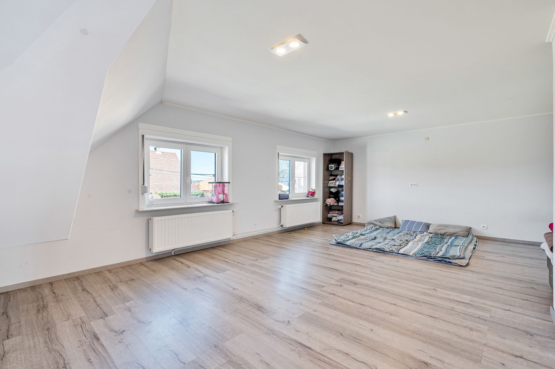 Ruime, instapklare gezinswoning met 4 slaapkamers en garage foto 18