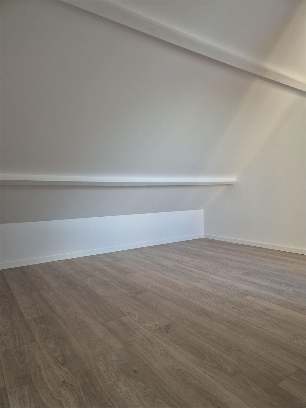 Leuke gerenoveerde woning met 4 slaapkamers en tuin foto 18