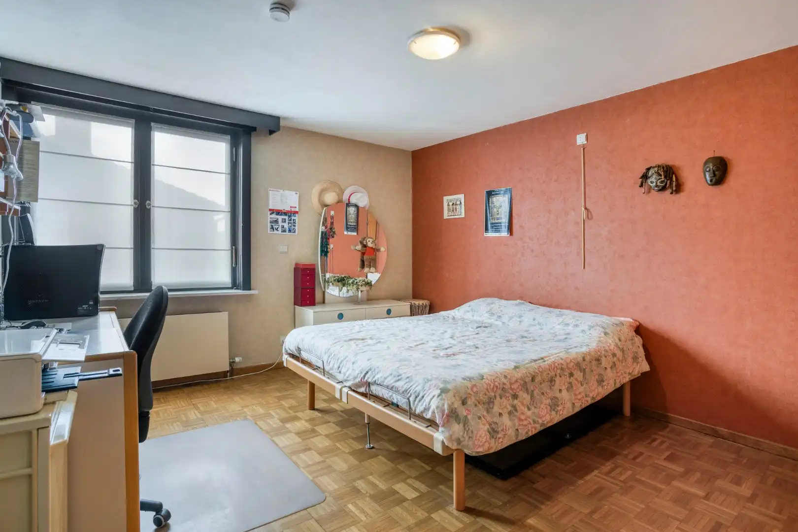 Open bebouwing met mooie tuin en 2 garages op topligging! foto 14