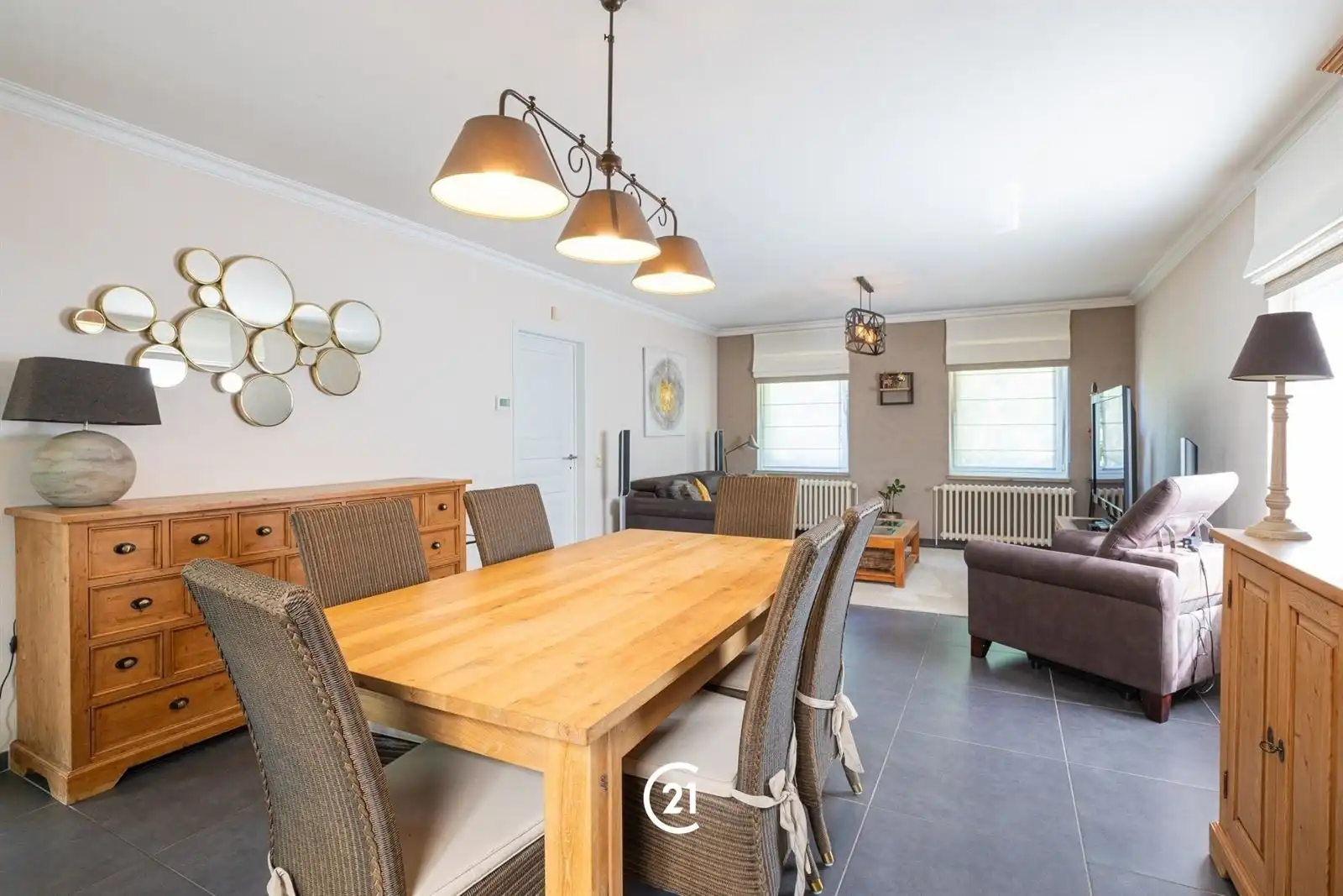 Gemeubelde en instapklare villa met tuin op toplocatie foto 8