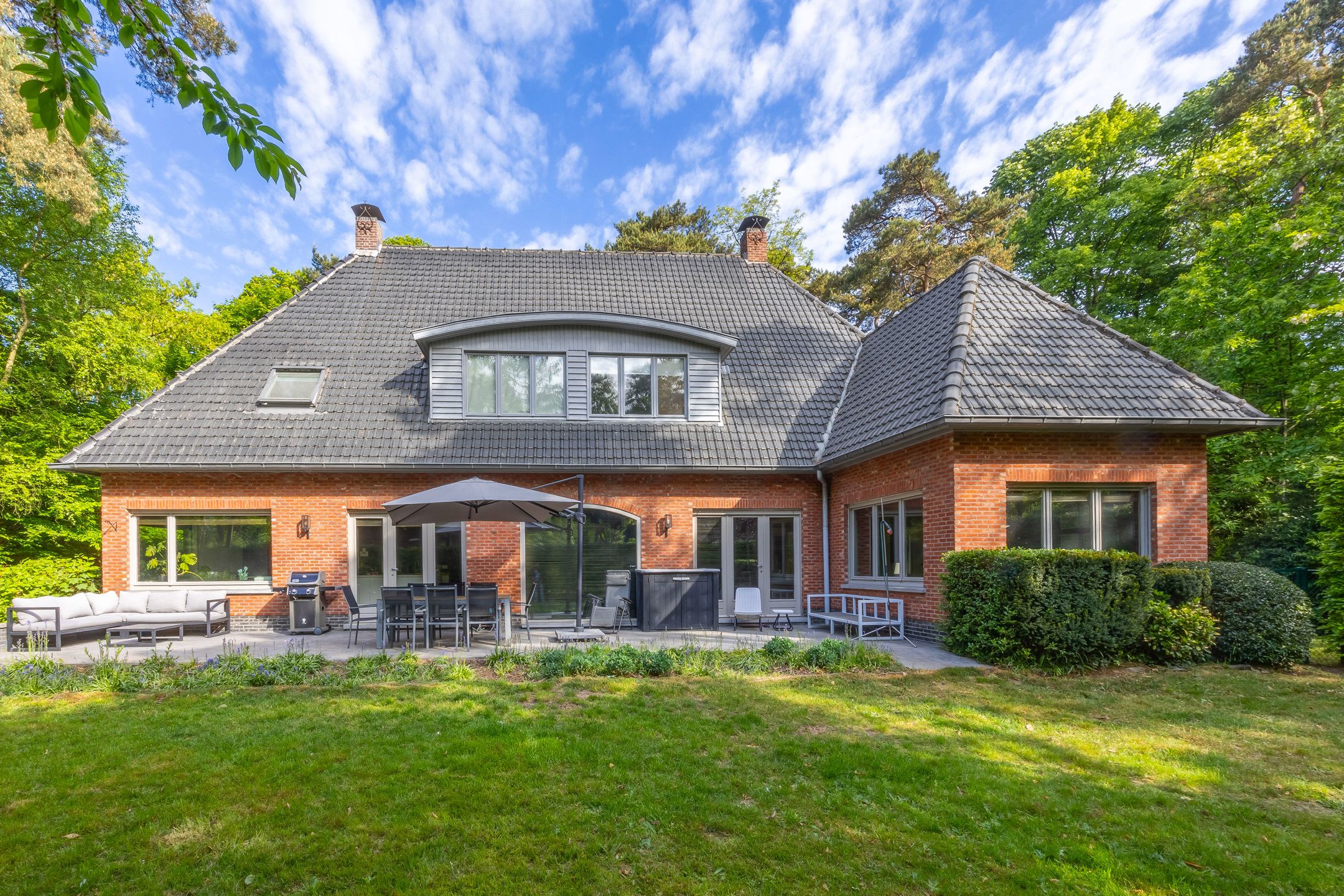 Ruime villa met bijgebouw in residentiële wijk foto 20