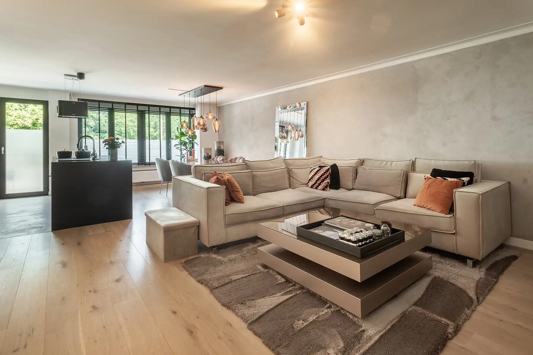 Prachtig vernieuwd app. op toplocatie + garagebox en P foto {{pictureIndex}}