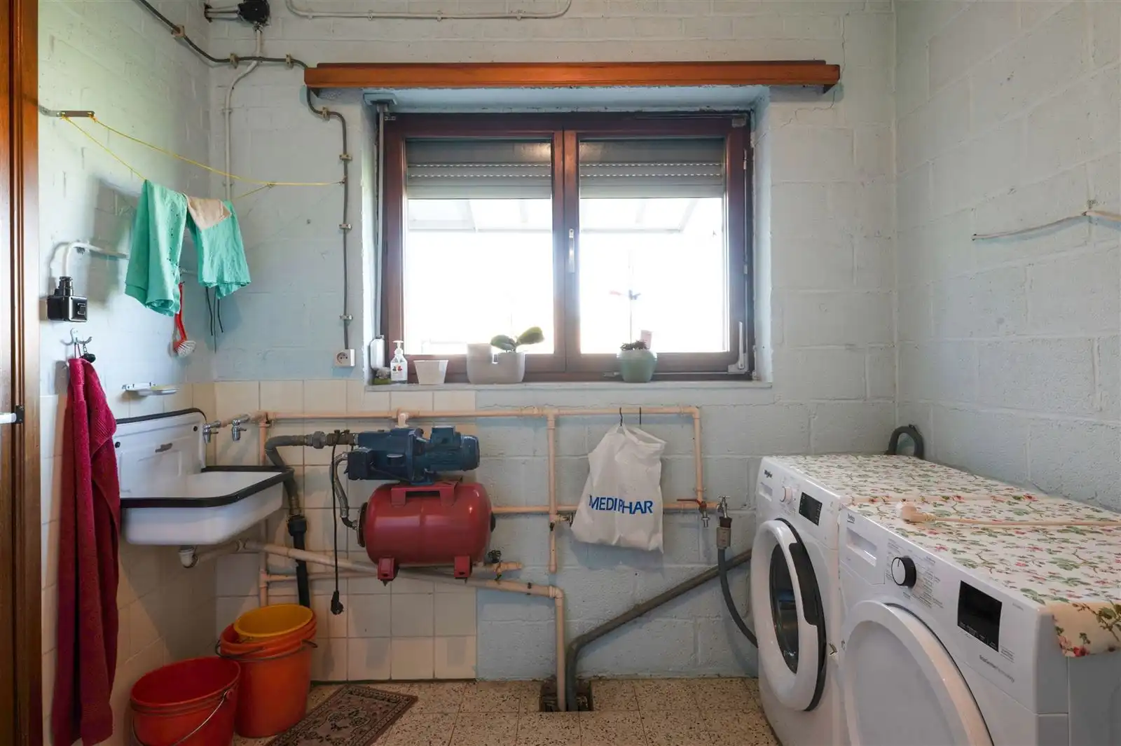 Op te frissen 4 gevelwoning met tuin op 10are92 met prachtig zicht over weilanden foto 22