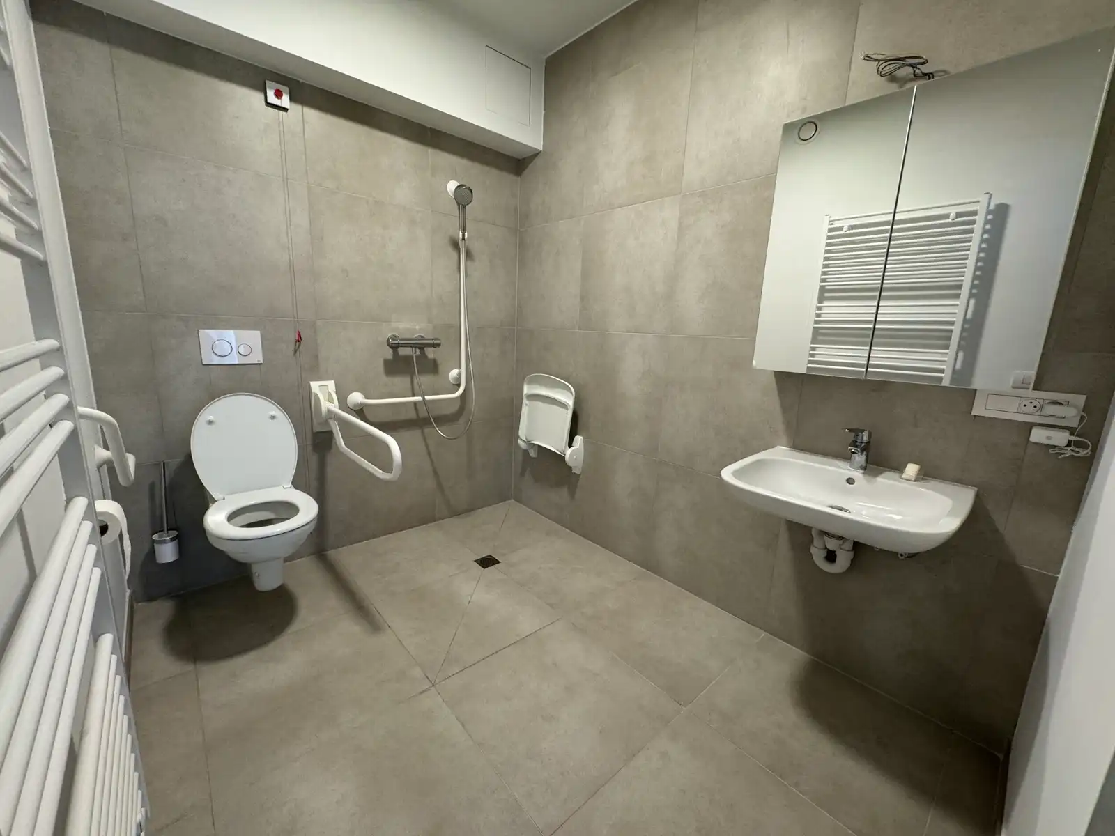 Service flat gelegen in centrum Halle foto 5