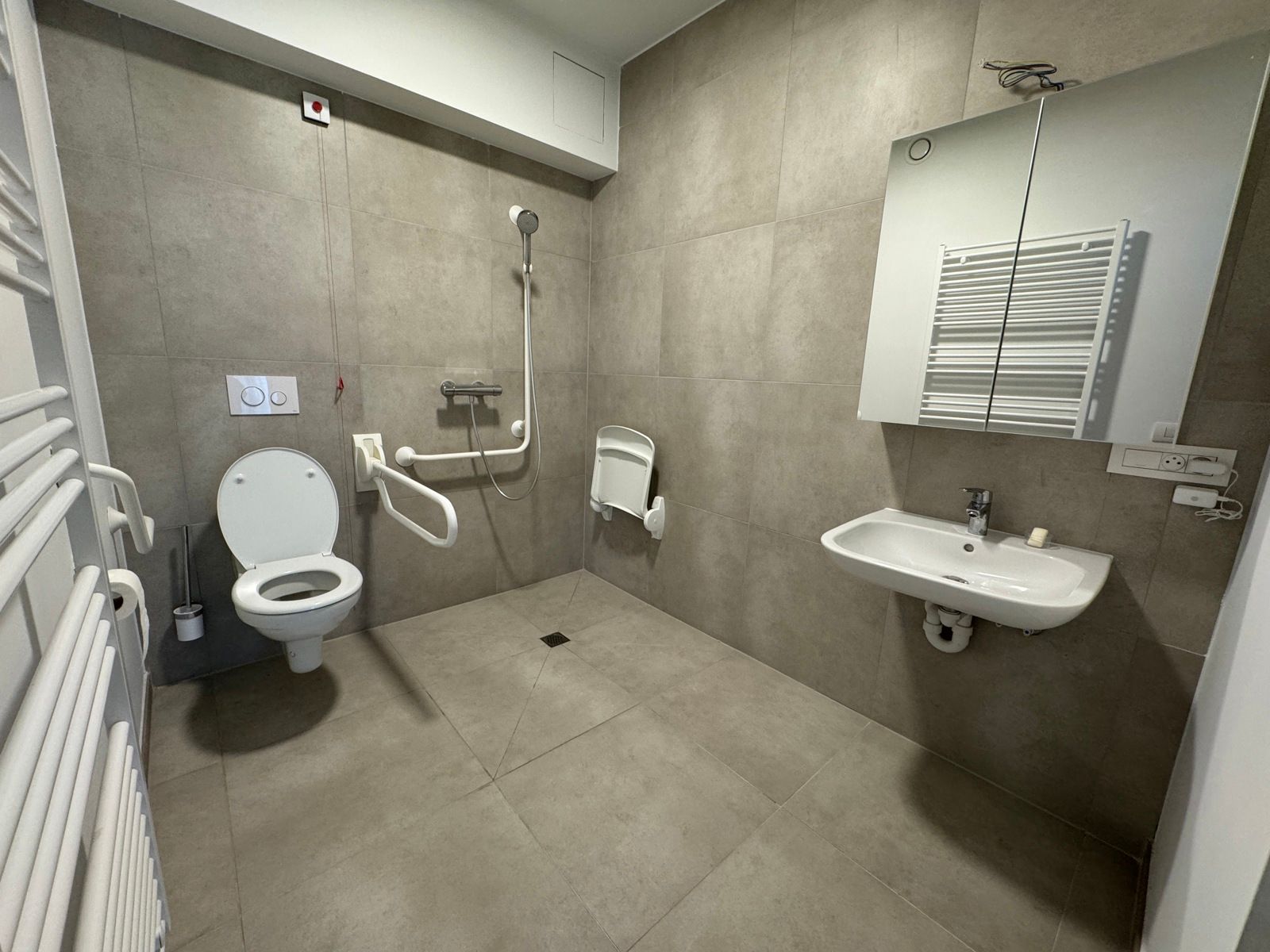 Service flat gelegen in centrum Halle foto 5