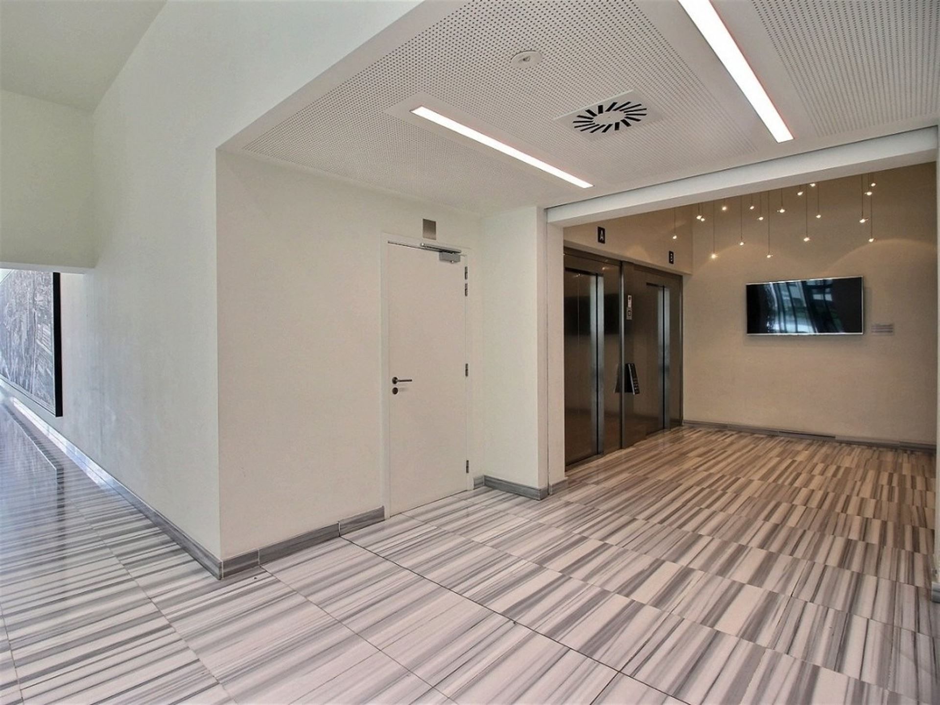 Modern en lichtrijk 2SK Appartement met terras - Akenkaai / Up-site Toor foto 12