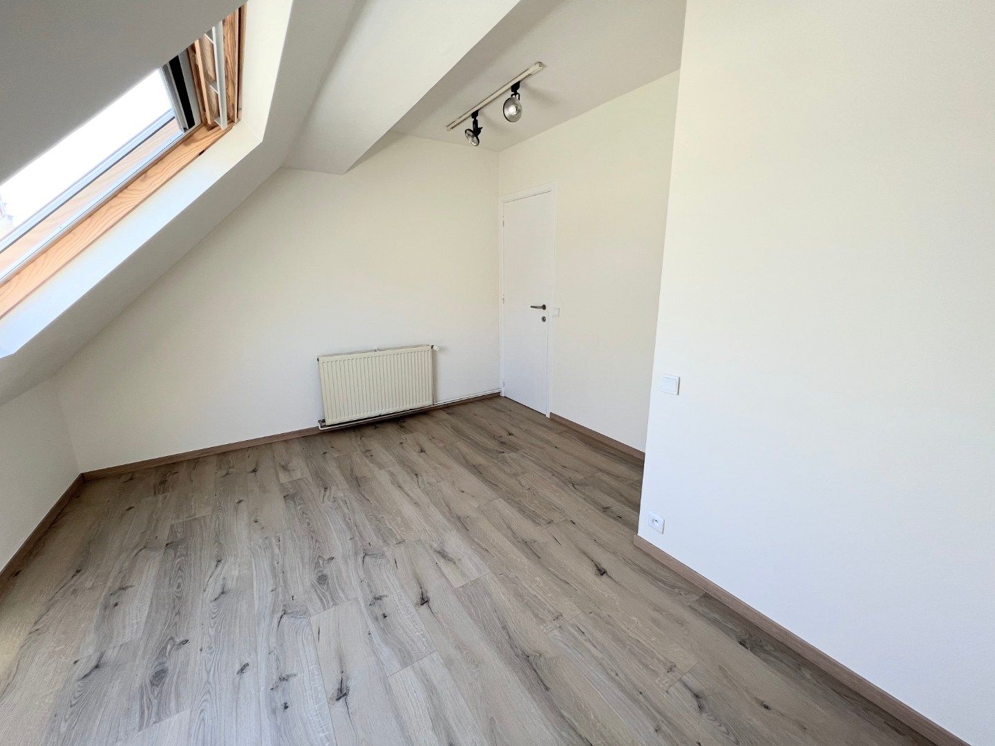 GERENOVEERDE STADSWONING IN CENTRUM IEPER MET 3 SLPKS EN ZONNIG TERRAS foto 15