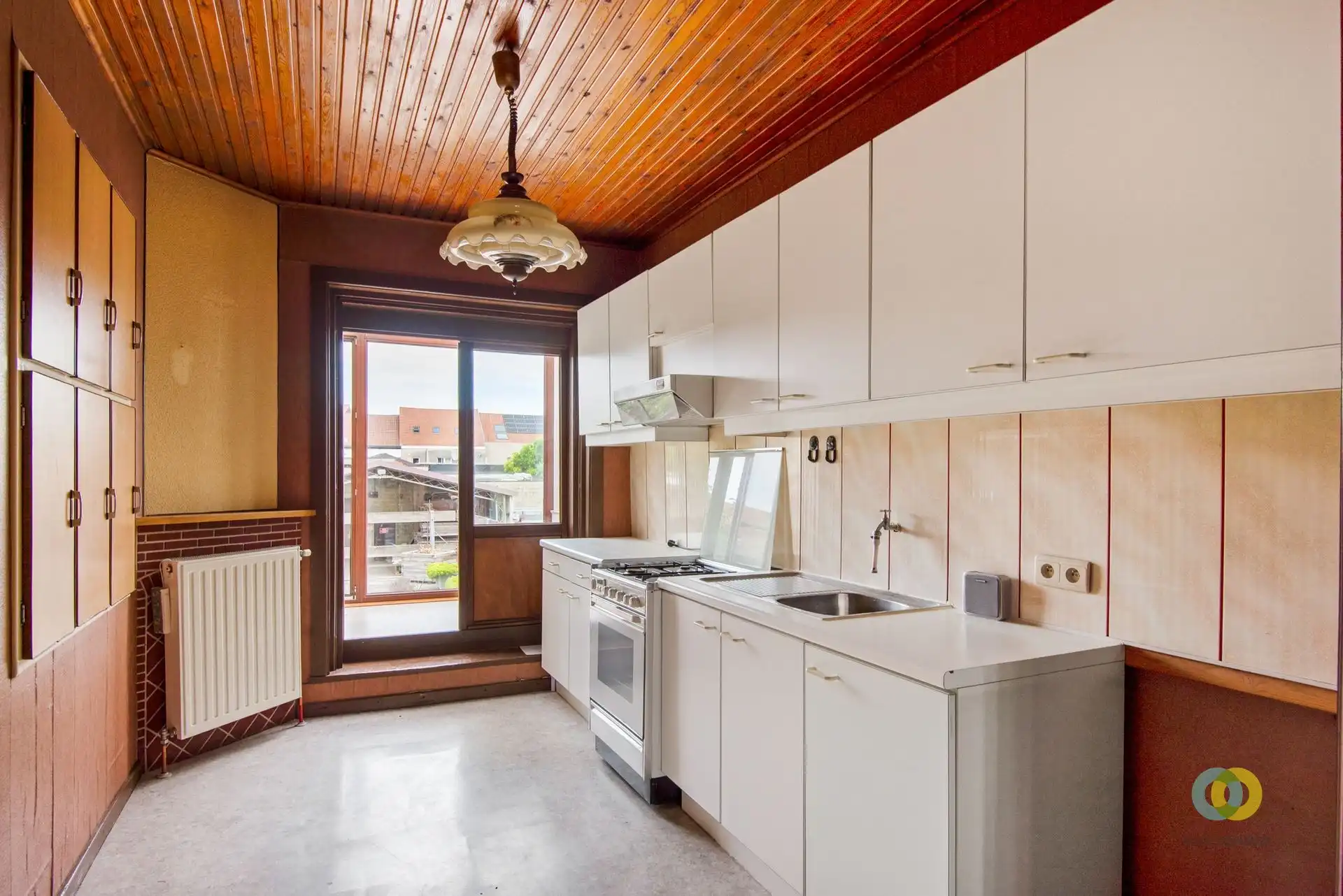 Bel-étage woning met grote garage foto 8