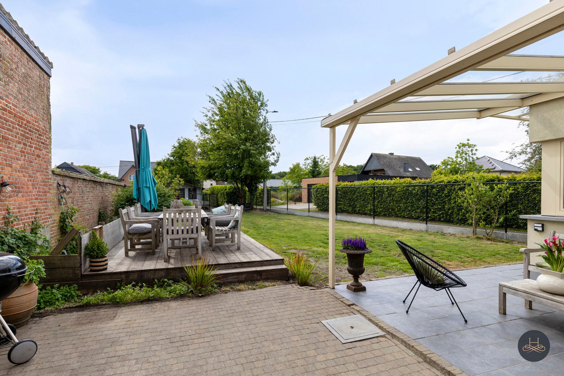 Sfeervolle, deels gerenoveerde woning met ruime diepe tuin foto 20