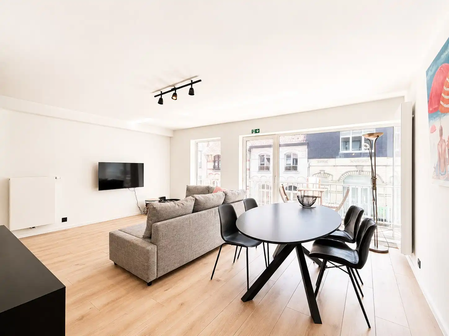 Instapklaar appartement net achter de Zeedijk van Heist foto 2