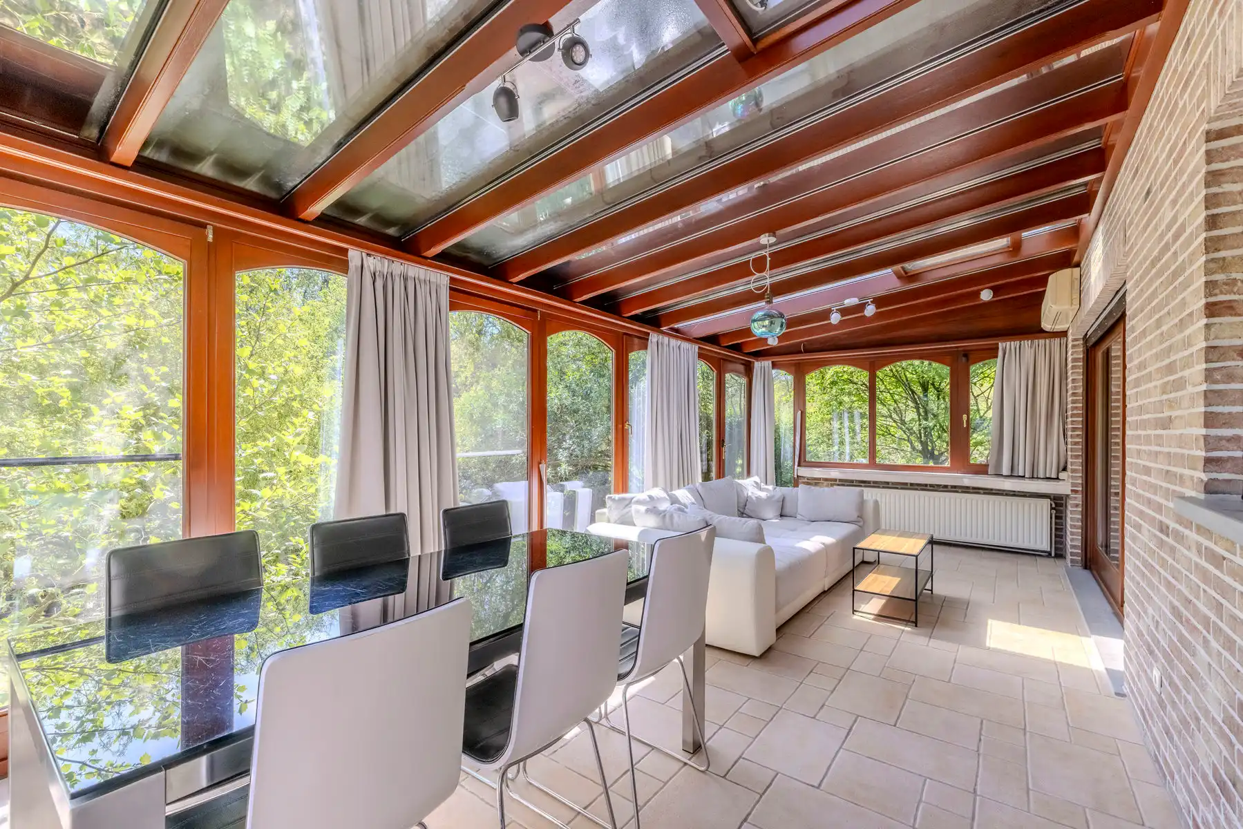 Ruim landhuis op ca. 3010 m² grond met ca. 736 m² bew.opp. foto 12