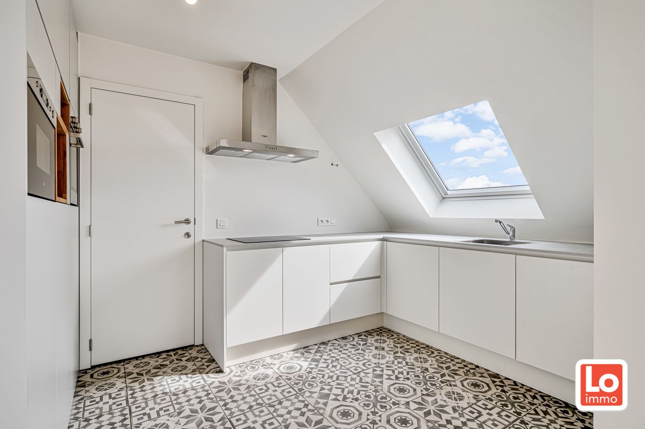 VERKOCHT! Modern 1-slaapkamer appartement met zuidgericht terras en overdekte autostaanplaats in hartje Zeveneken! foto 6