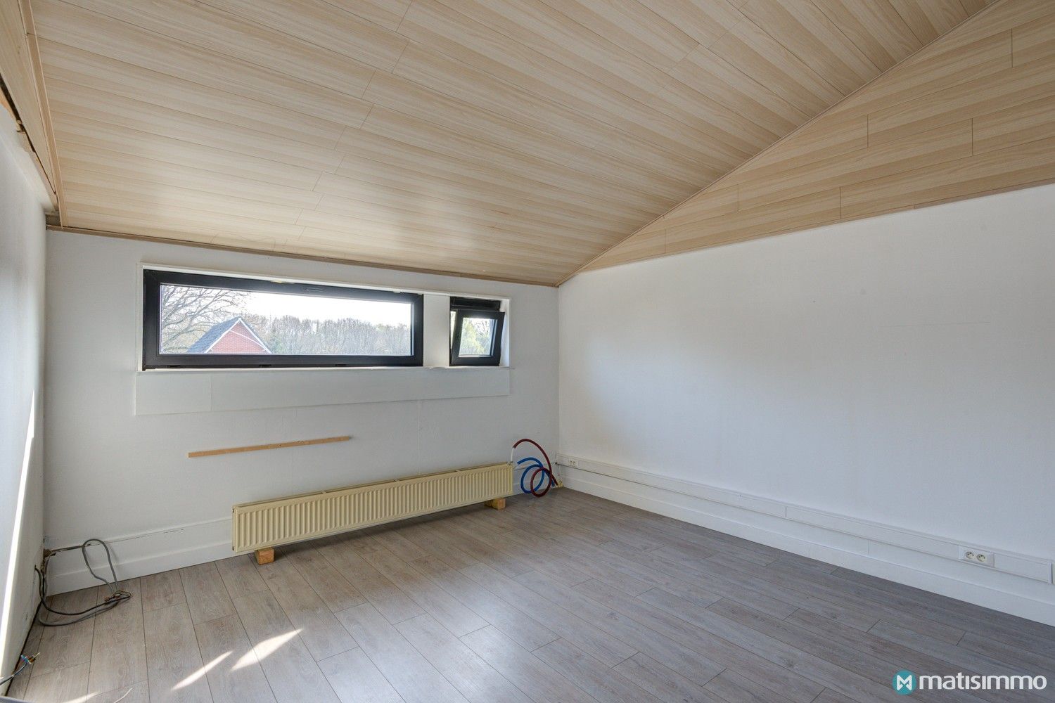RUIM, DEELS GERENOVEERD DUPLEXAPPARTEMENT MET 3 SLAAPKAMERS, GROOT TERRAS, GARAGEBOX EN AUTOSTAANPLAATS foto 24