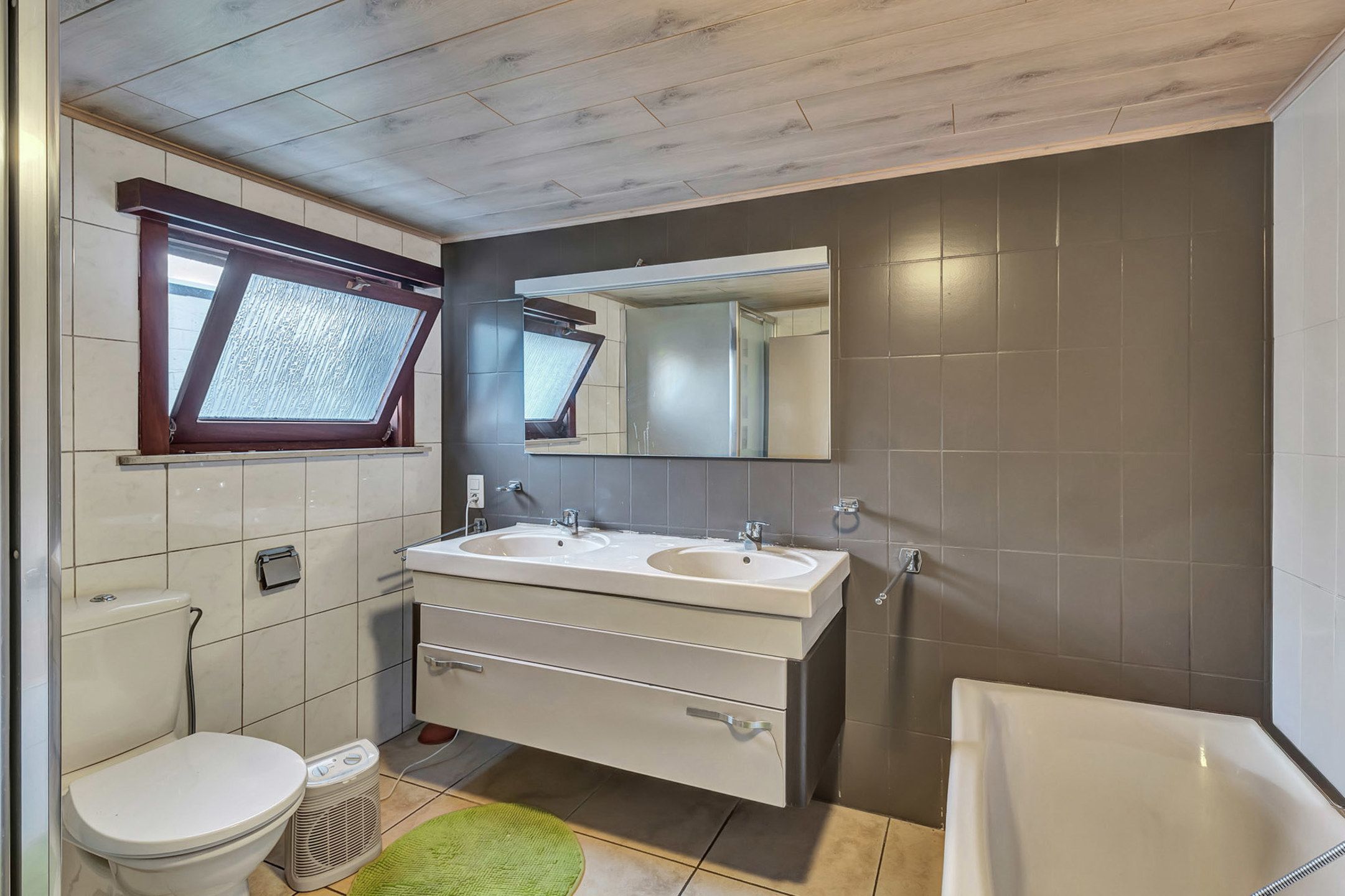 Ruime rijwoning met garage nabij centrum Deinze foto 7