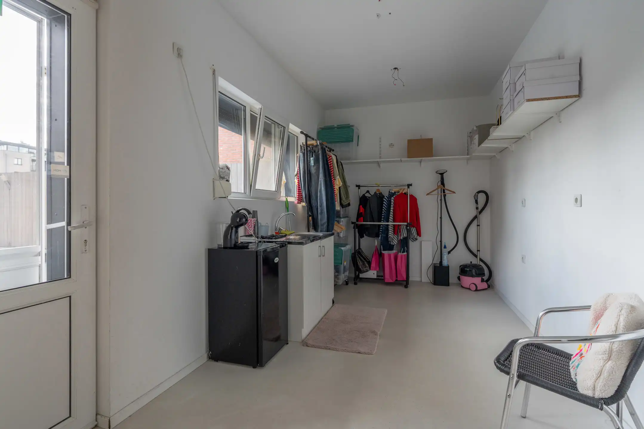 Voormalige winkel met garage, mogelijkheid tot 3 slpk woning foto 9