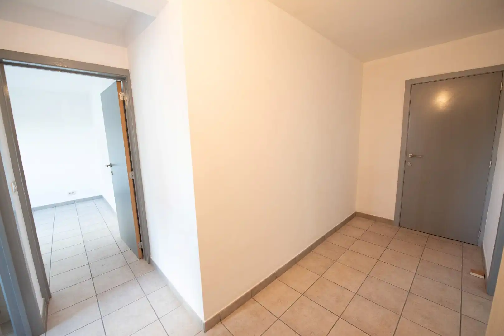 Instapklaar appartement met één slaapkamer in centrum Olsene  foto 2