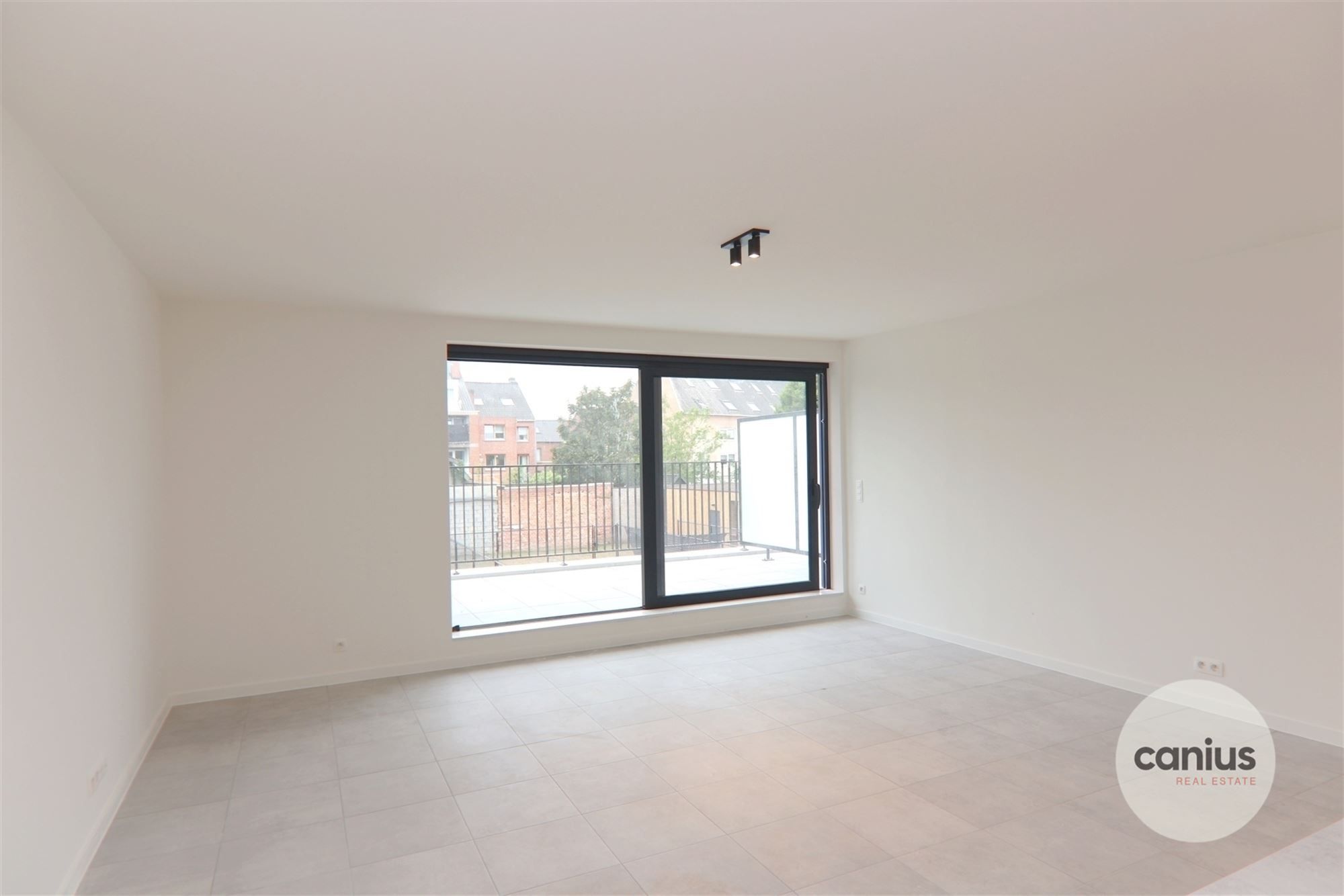 GESCHILDERD NIEUWBOUWAPP. IN HARTJE HASSELT MET 2 SLKS + TERRAS & PARKING foto 8