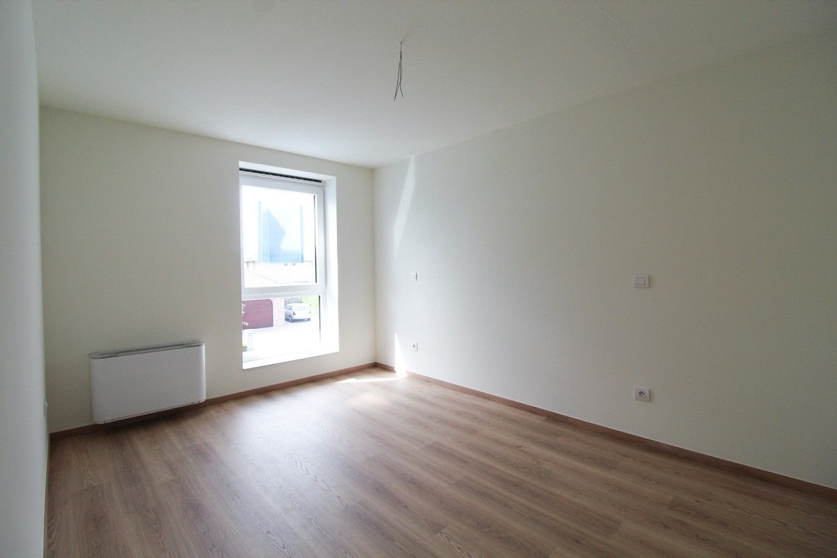 Volledig afgewerkte halfopen nieuwbouwwoning in Roeselare foto 9