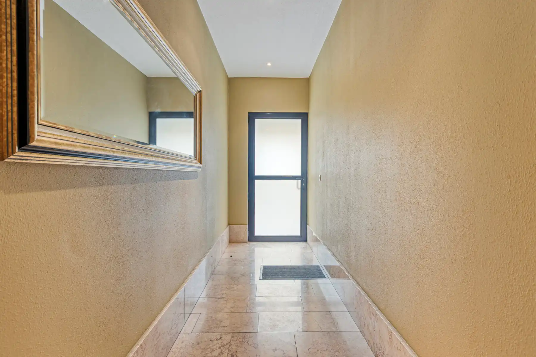 TOPPER! INSTAPKLAAR APPARTEMENT IN KLEINSCHALIG GEBOUW foto 19