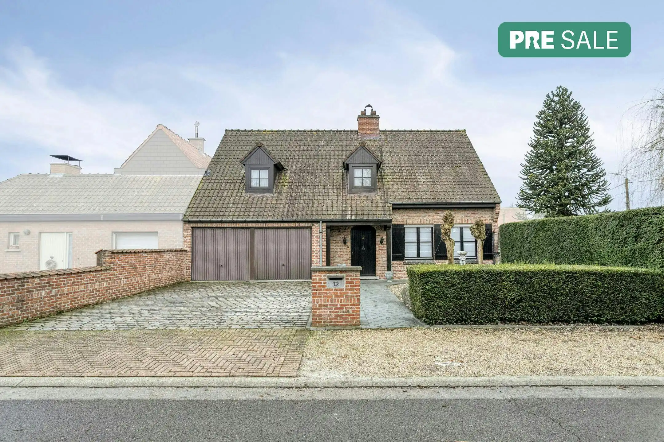 Hoofdfoto van de publicatie: Halfopen huis met 4 kamers te koop op topligging in Waregem