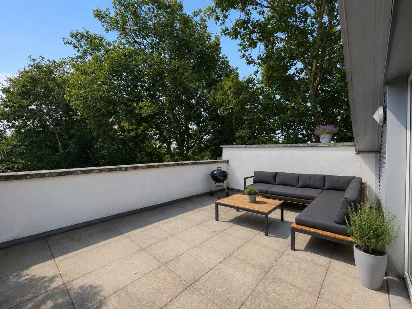 Instapklaar appartement nabij centrum Oostrozebeke! foto 8