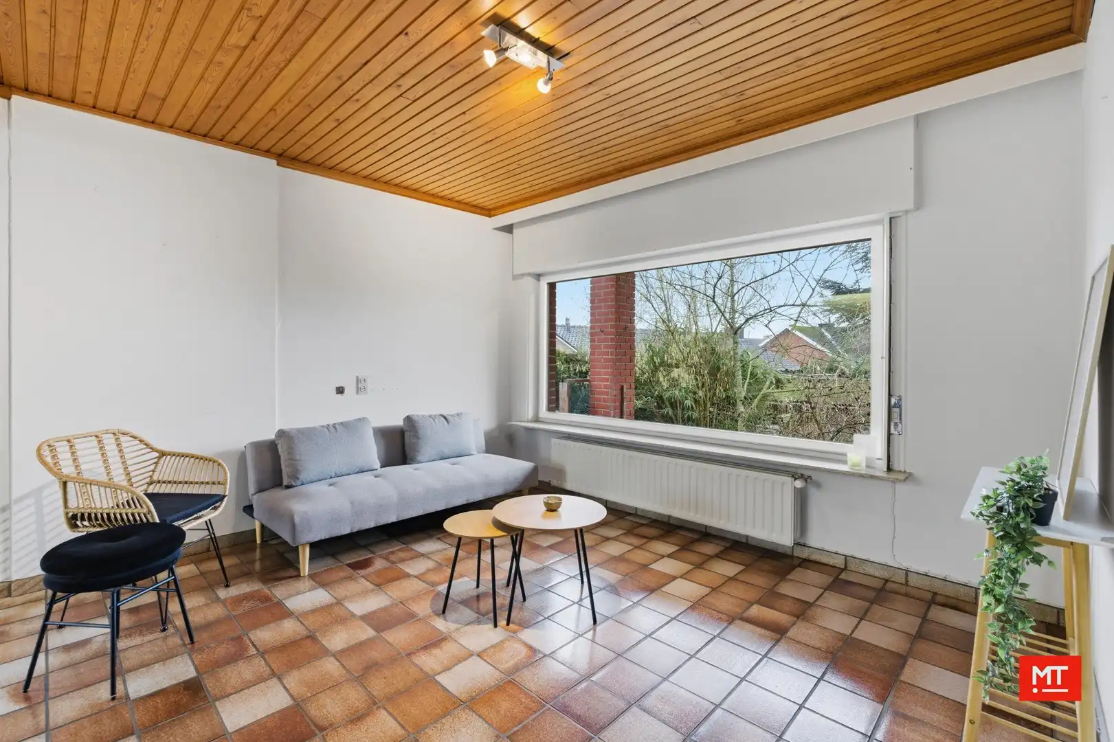 Ruime alleenstaande woning te koop op een rustige locatie te Beselare foto 3