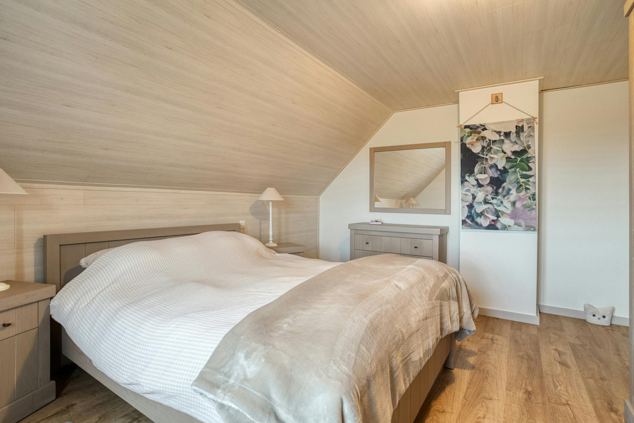 Landelijke woning met 4 slaapkamers op 2.772m² te Beauvoorde. foto 23