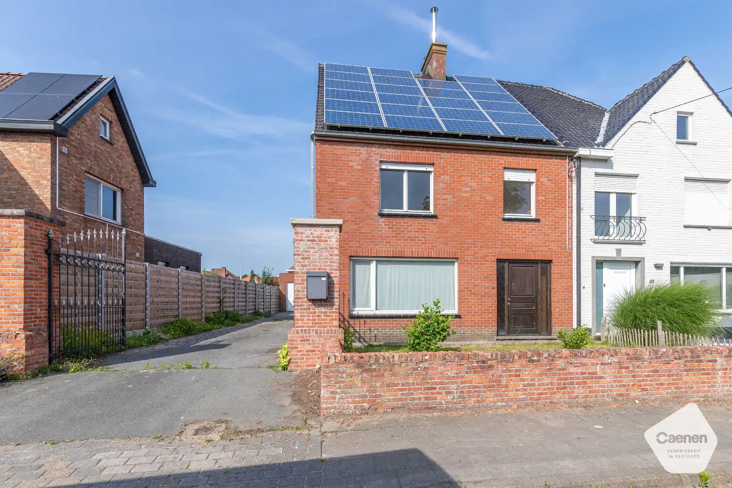 Hoofdfoto van de publicatie: Leuke & lichtrijke charmante half-open woning met 4 slaapkamers, garage en leuke tuin!