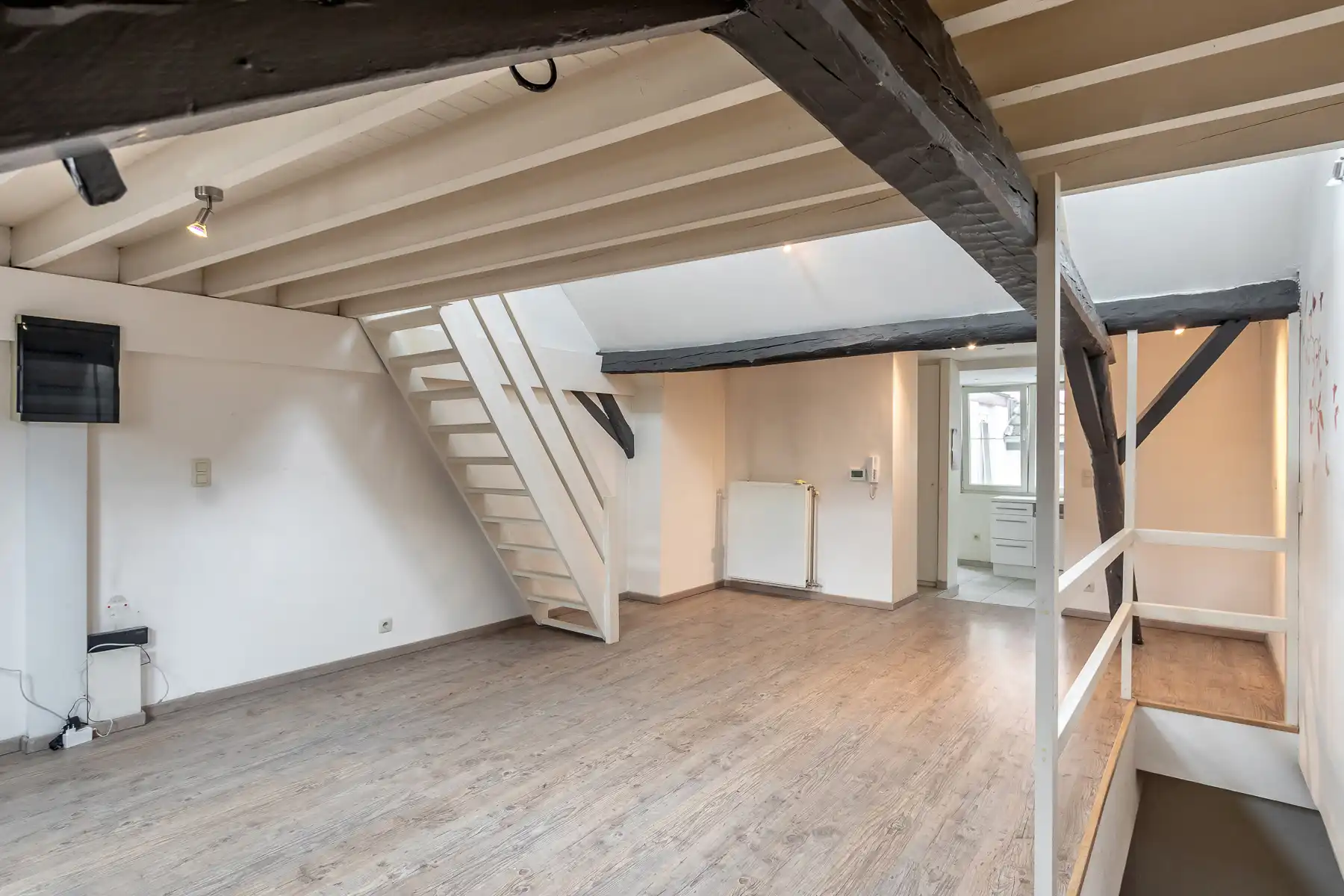 Gezellig appartement met 1 slaapkamer en garagebox in centrum Diest foto 2