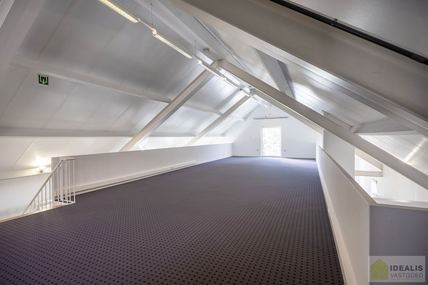 STATIGE, STRAKKE EN UITERST RUIME WONING/KANTOOR MET HOOGSTAANDE AFWERKING EN OOG VOOR DETAIL. VOORZIEN VAN 3 SLAAPKAMERS, RIANTE LEEFRUIMTES ÉN UNIEKE LANDSCAPE KANTOORRUIMTES OP RESIDENTIËLE DOCH GUNSTIGE LOCATIE! foto 42